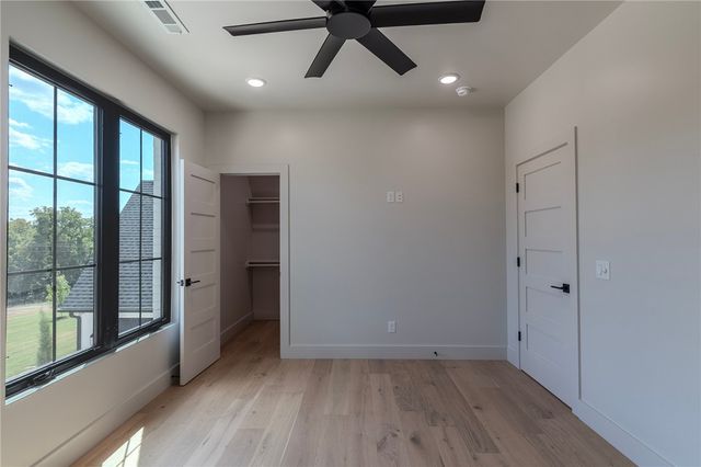 5238 W Weir Road, Fayetteville, AR 72704
