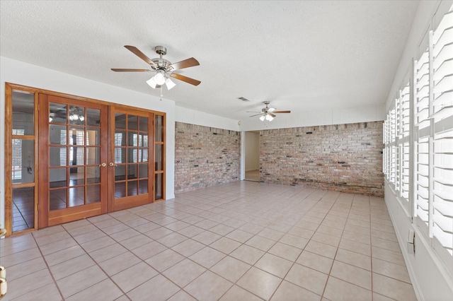 983 W Donovan Street, Houston, TX 77091