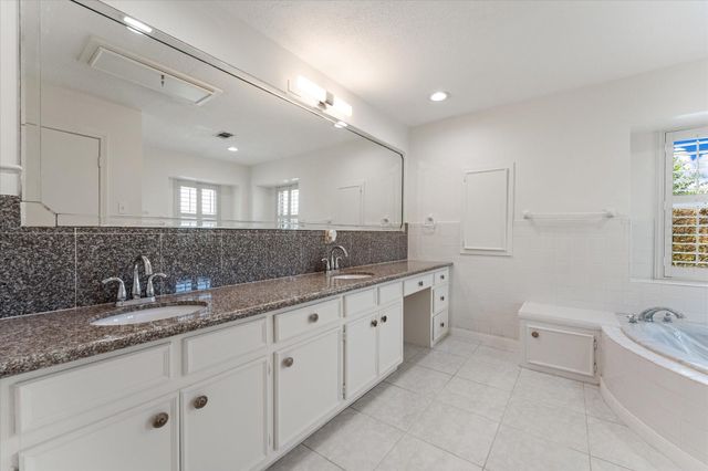 983 W Donovan Street, Houston, TX 77091
