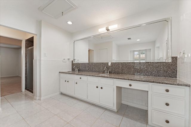 983 W Donovan Street, Houston, TX 77091