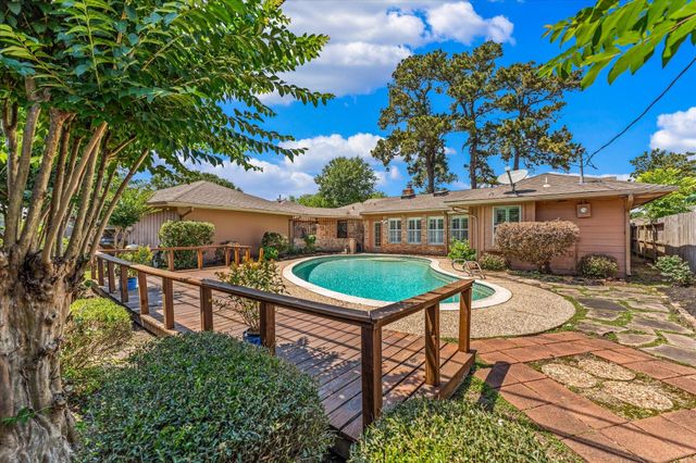 983 W Donovan Street, Houston, TX 77091