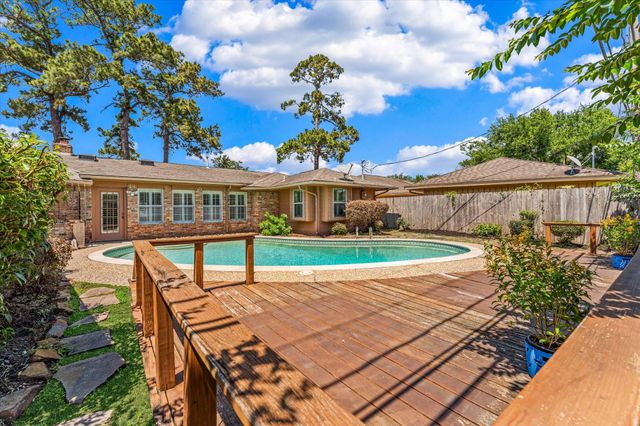 983 W Donovan Street, Houston, TX 77091
