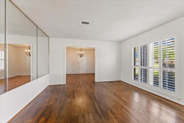 983 W Donovan Street, Houston, TX 77091