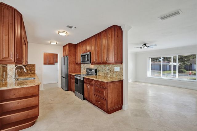 2011 NE 34th Street, Lighthouse Point, FL 33064
