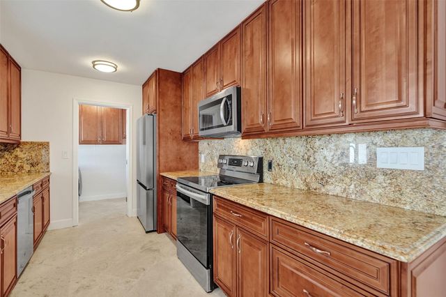 2011 NE 34th Street, Lighthouse Point, FL 33064