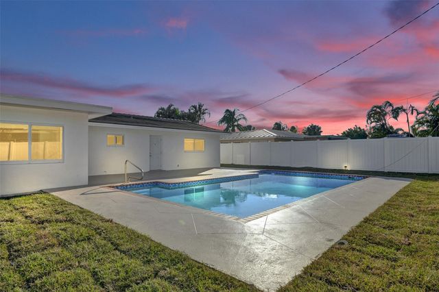 2011 NE 34th Street, Lighthouse Point, FL 33064