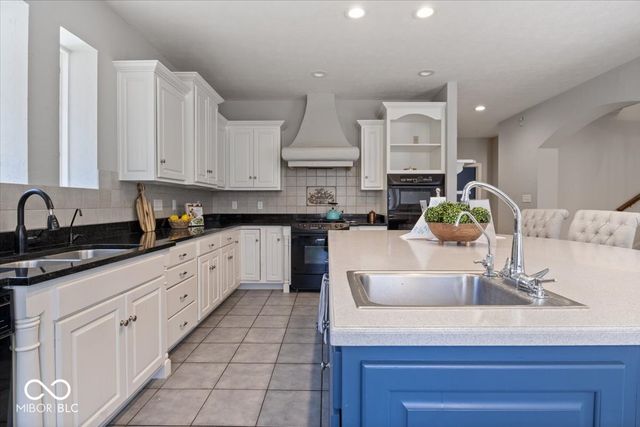 9399 Irishmans Run Lane, Zionsville, IN 46077