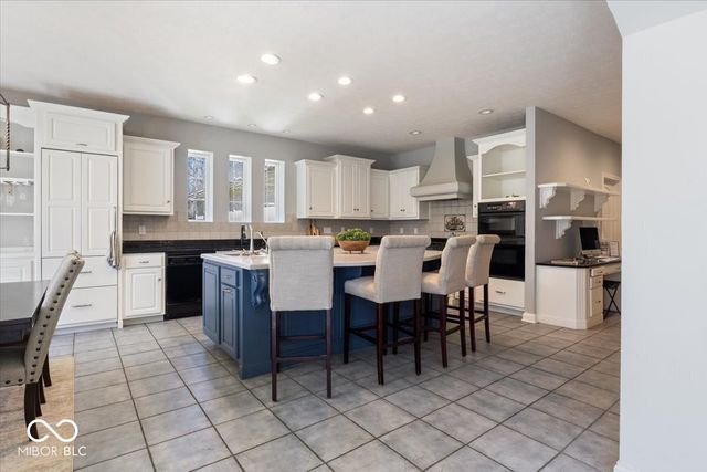 9399 Irishmans Run Lane, Zionsville, IN 46077