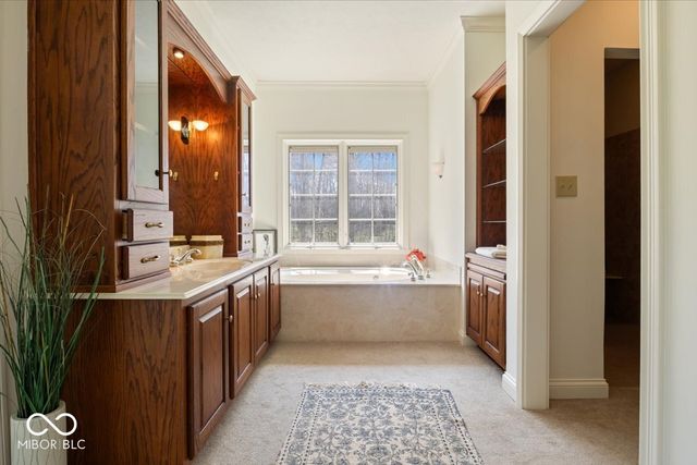 9399 Irishmans Run Lane, Zionsville, IN 46077