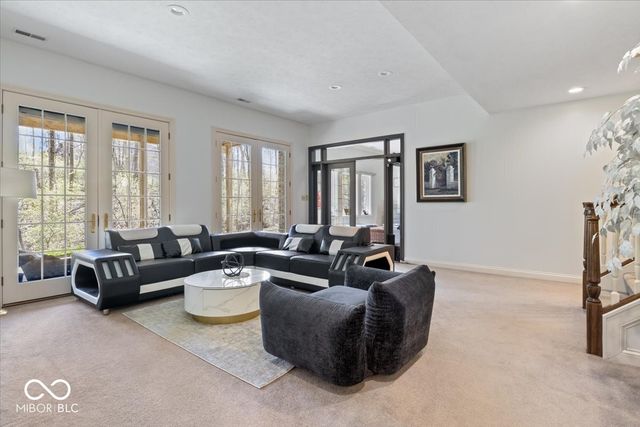 9399 Irishmans Run Lane, Zionsville, IN 46077