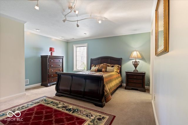 9399 Irishmans Run Lane, Zionsville, IN 46077