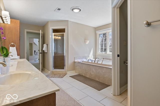 9399 Irishmans Run Lane, Zionsville, IN 46077