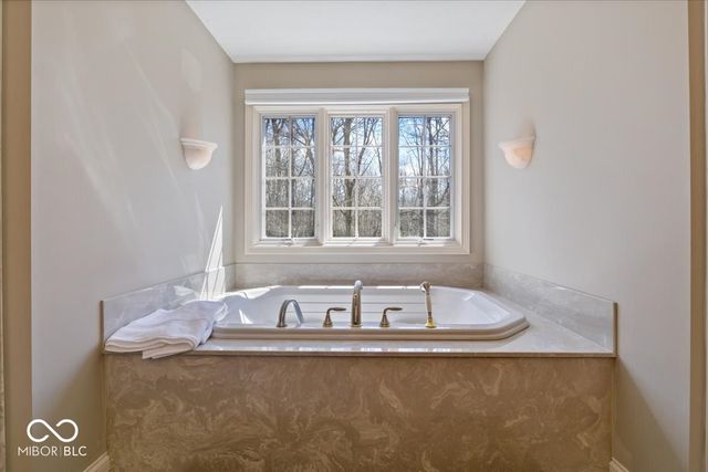 9399 Irishmans Run Lane, Zionsville, IN 46077