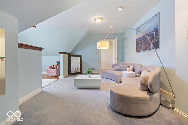 9399 Irishmans Run Lane, Zionsville, IN 46077