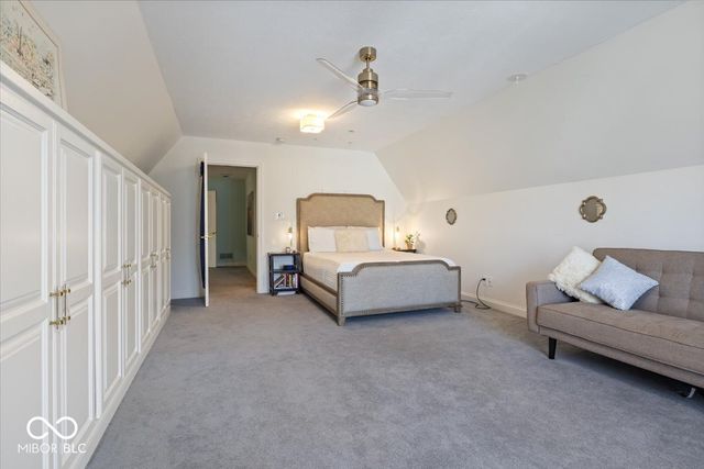 9399 Irishmans Run Lane, Zionsville, IN 46077