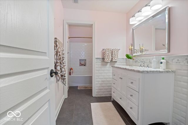 9399 Irishmans Run Lane, Zionsville, IN 46077