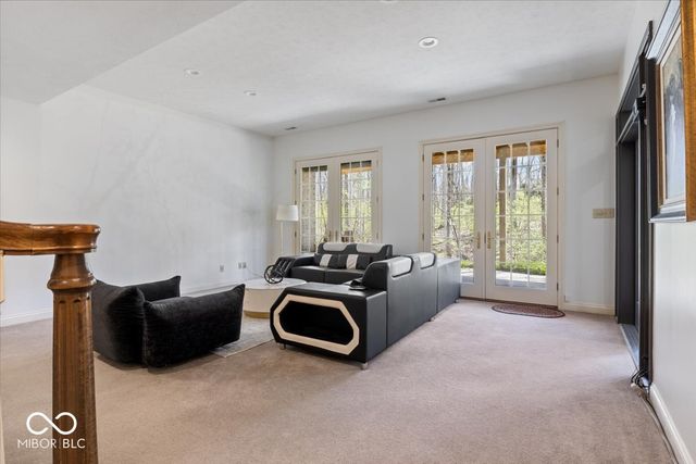 9399 Irishmans Run Lane, Zionsville, IN 46077