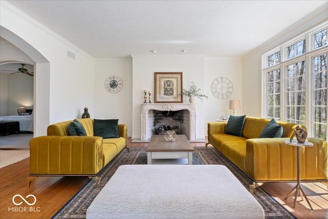 9399 Irishmans Run Lane, Zionsville, IN 46077