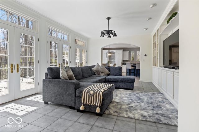 9399 Irishmans Run Lane, Zionsville, IN 46077