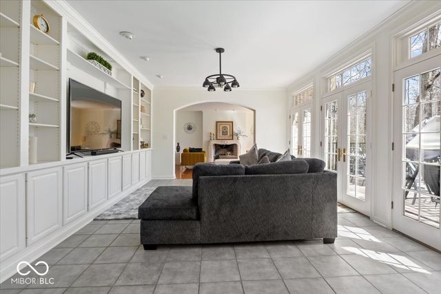 9399 Irishmans Run Lane, Zionsville, IN 46077