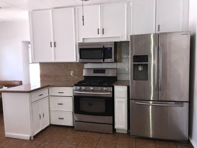 208 Yosemite Avenue, Modesto, CA 95351