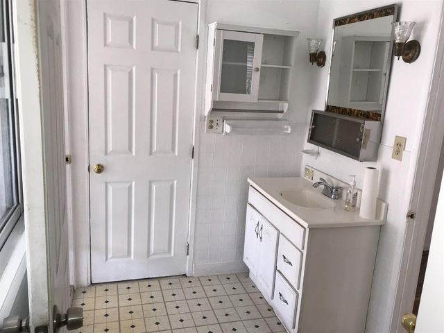 208 Yosemite Avenue, Modesto, CA 95351