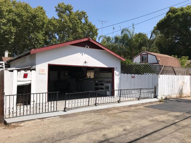 208 Yosemite Avenue, Modesto, CA 95351