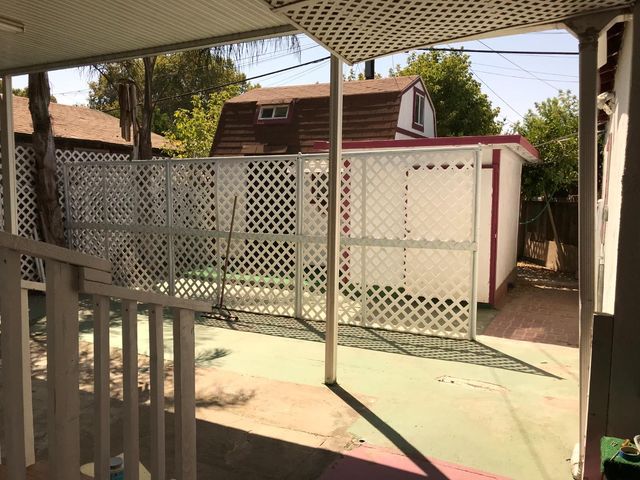 208 Yosemite Avenue, Modesto, CA 95351