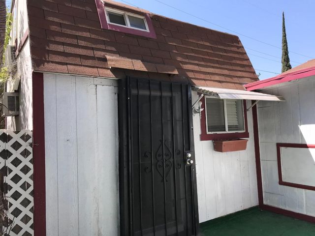 208 Yosemite Avenue, Modesto, CA 95351