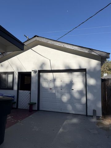 208 Yosemite Avenue, Modesto, CA 95351