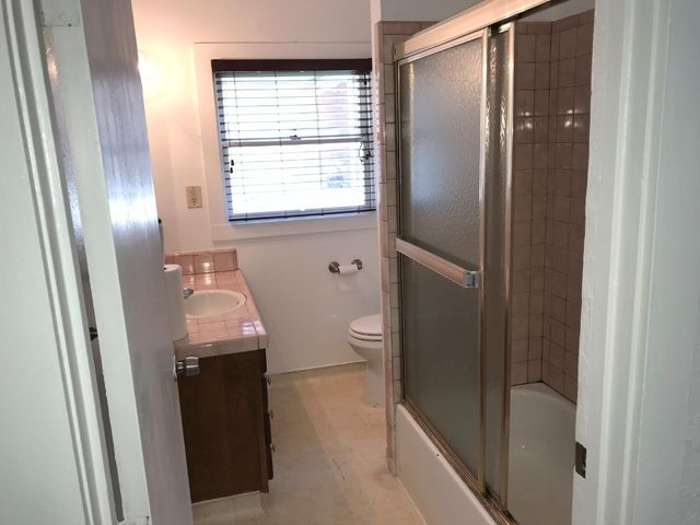 208 Yosemite Avenue, Modesto, CA 95351