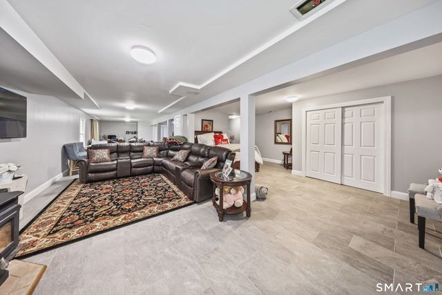2 Pilgrims Way, New Milford, CT 06755