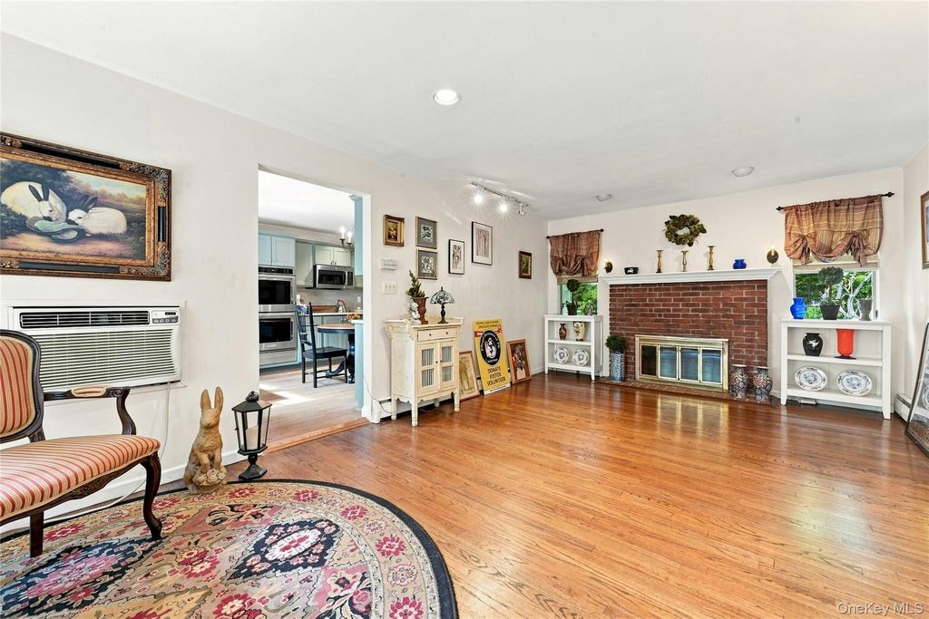 40 Cliftwood Drive, Huntington, NY 11743 — photo 4