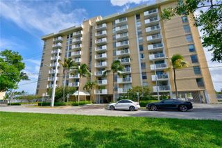 2000 NE 135th Street 908, North Miami, FL 33181