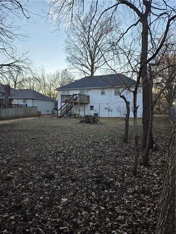 5711 Westgate Street, Shawnee, KS 66216