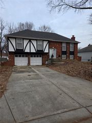 5711 Westgate Street, Shawnee, KS 66216