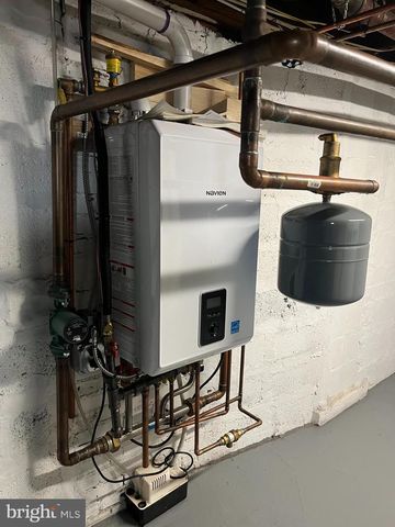 512 BROADWAY, Westville, NJ 08093