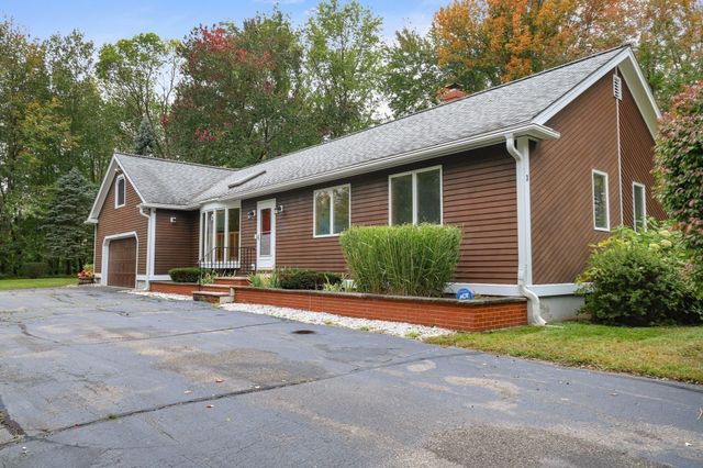 3 Amidon Ave, Amesbury, MA 01913
