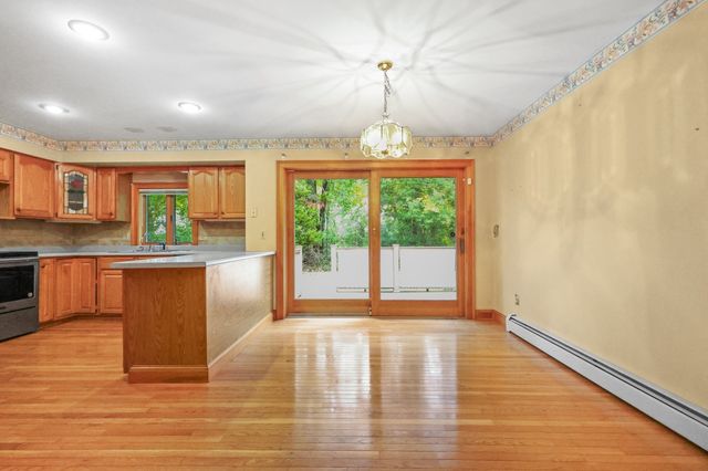 3 Amidon Ave, Amesbury, MA 01913