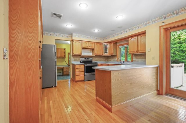 3 Amidon Ave, Amesbury, MA 01913