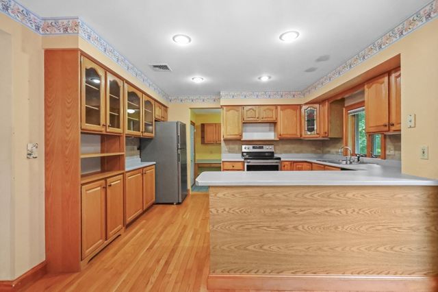3 Amidon Ave, Amesbury, MA 01913