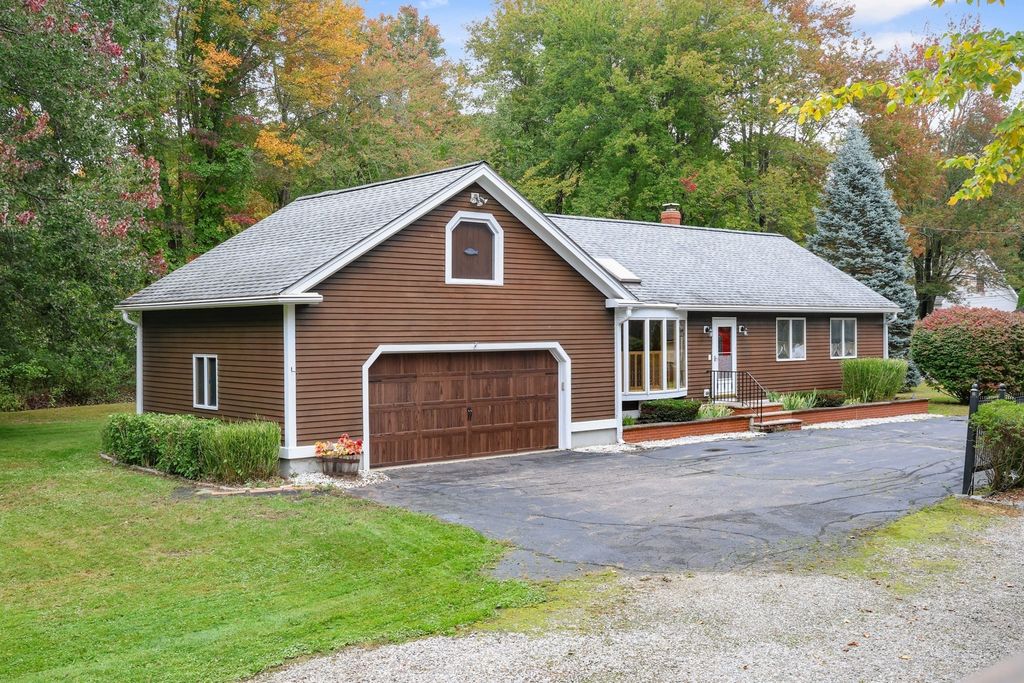 3 Amidon Ave, Amesbury, MA 01913