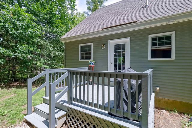 16 Lincoln Lane, Barnstead, NH 03225