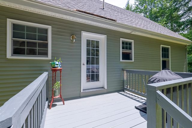16 Lincoln Lane, Barnstead, NH 03225