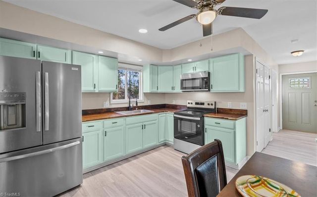 7489 Riverside Road, Seagrove, NC 27341