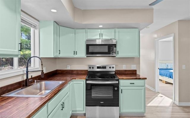 7489 Riverside Road, Seagrove, NC 27341