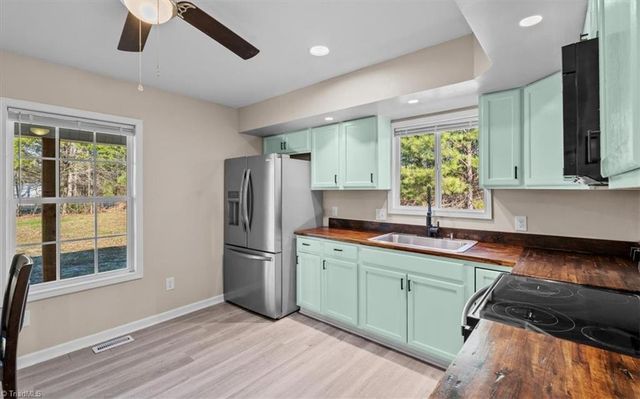 7489 Riverside Road, Seagrove, NC 27341