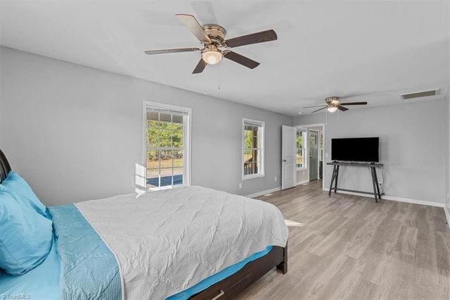 7489 Riverside Road, Seagrove, NC 27341