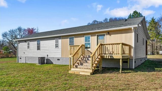 7489 Riverside Road, Seagrove, NC 27341