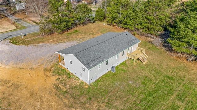 7489 Riverside Road, Seagrove, NC 27341